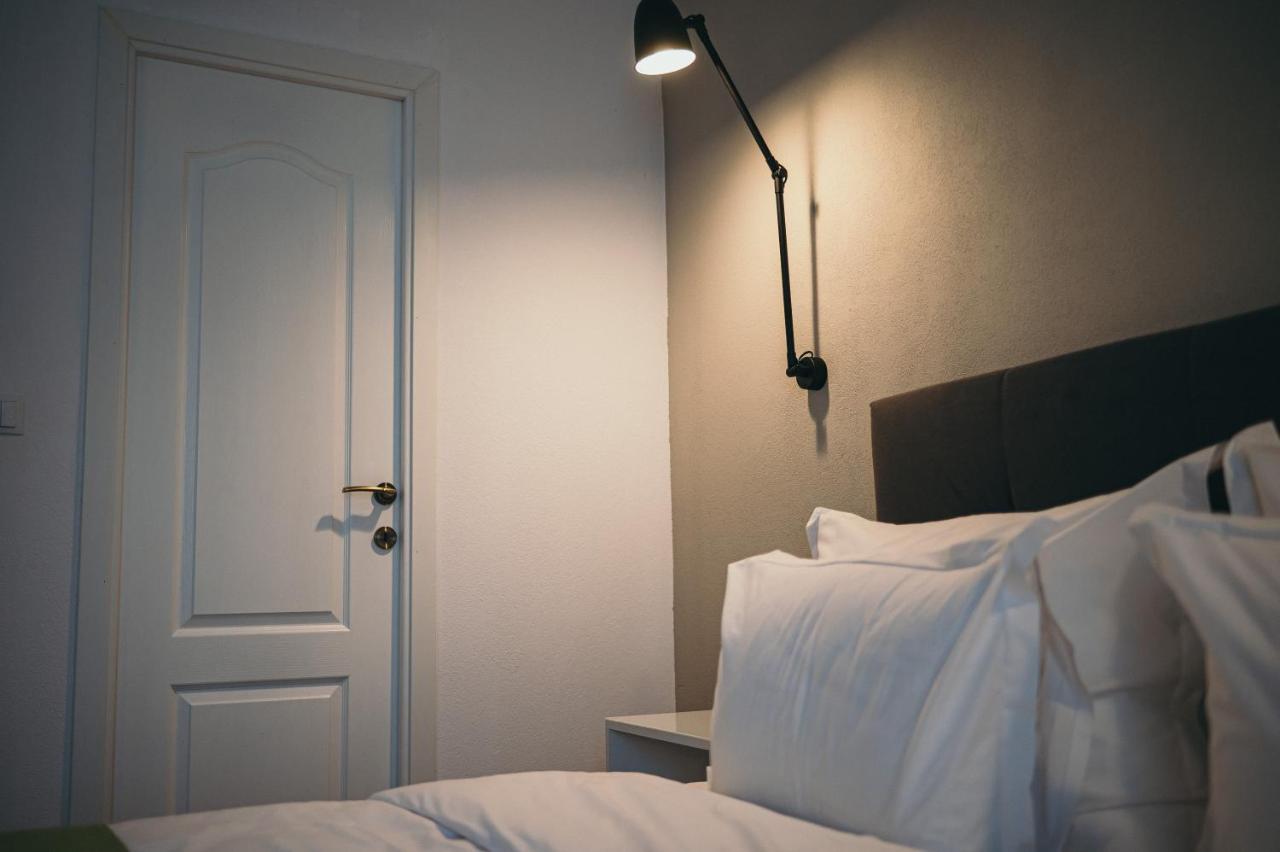 Nest Guesthouse 德罗贝塔-塞维林堡 外观 照片